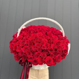 Композиция из 151 красной розы в корзине
