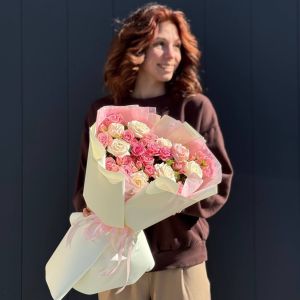 Букет из 15 кустовых роз (40см)
