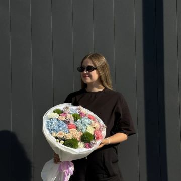 Дофаминовый букет из гортензии, пионов Сара Бернар, озотамнуса