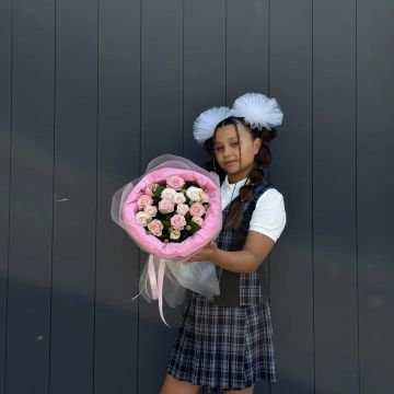 Букет из 15 кустовых роз (40см)